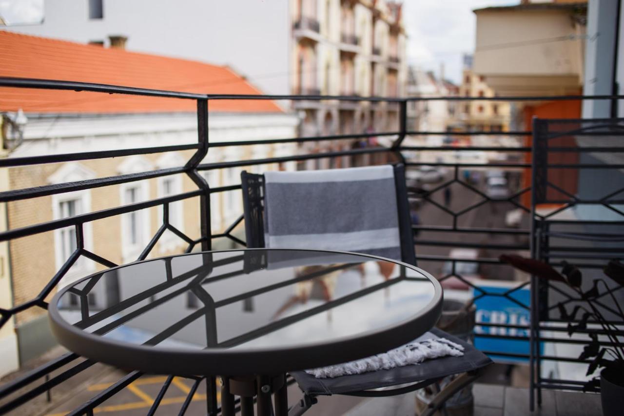 Cozy Apartment Near Queen Marie Theater. Nagyvárad Kültér fotó