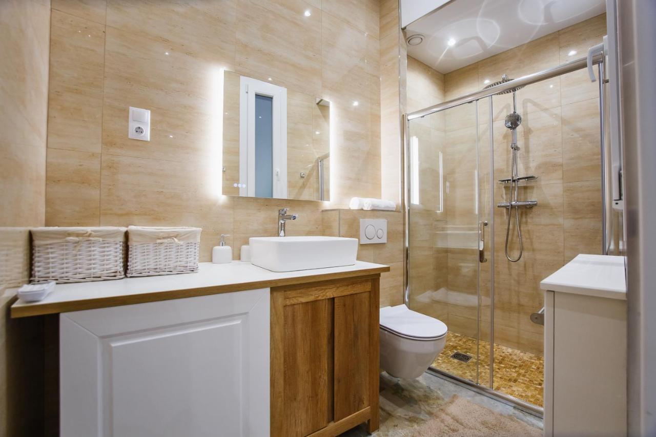 Cozy Apartment Near Queen Marie Theater. Nagyvárad Kültér fotó