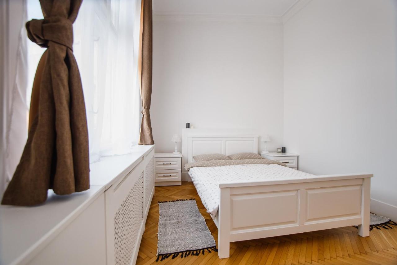 Cozy Apartment Near Queen Marie Theater. Nagyvárad Kültér fotó