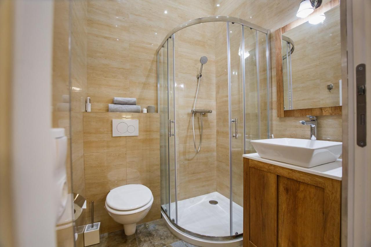 Cozy Apartment Near Queen Marie Theater. Nagyvárad Kültér fotó
