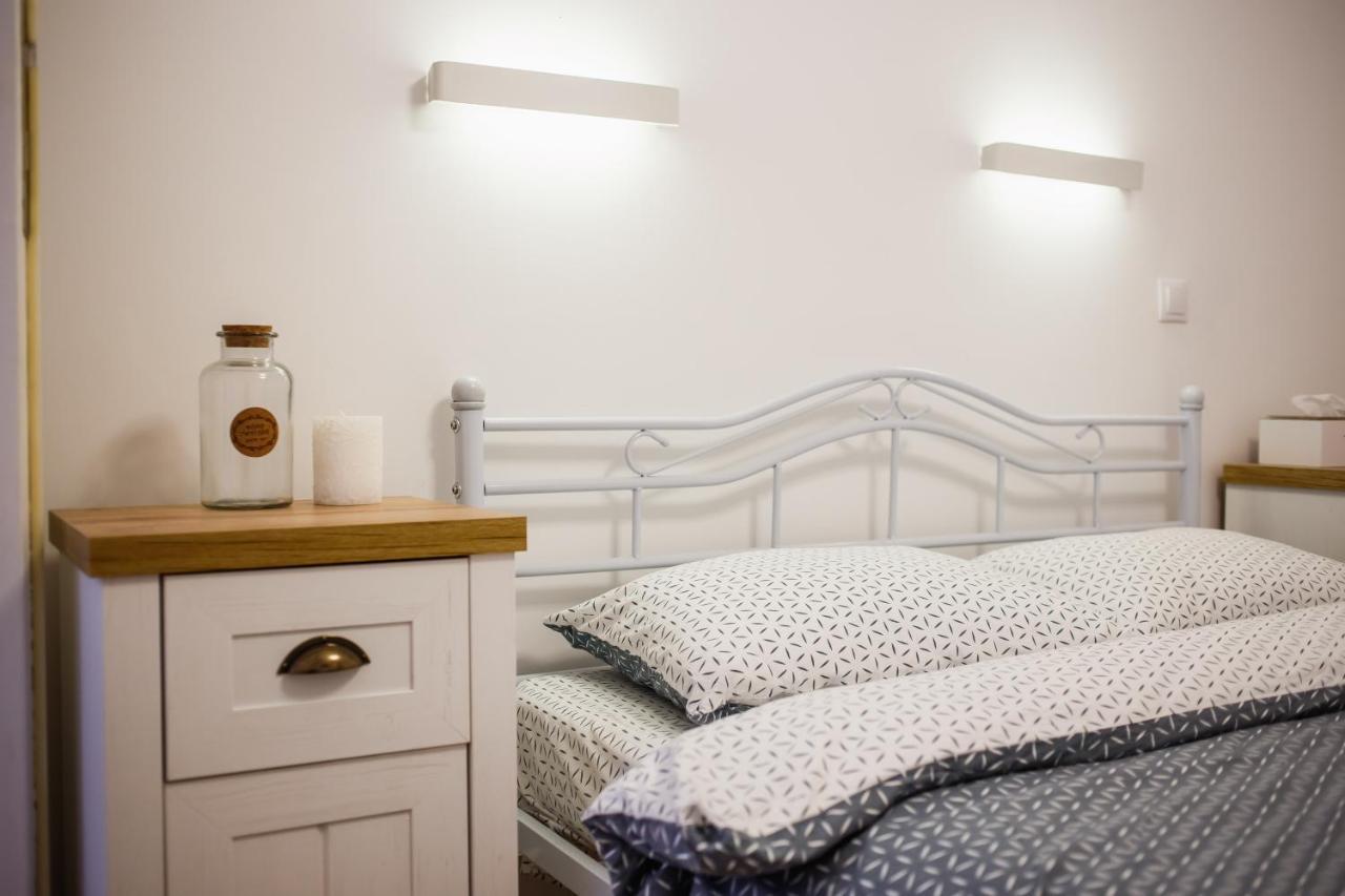 Cozy Apartment Near Queen Marie Theater. Nagyvárad Kültér fotó