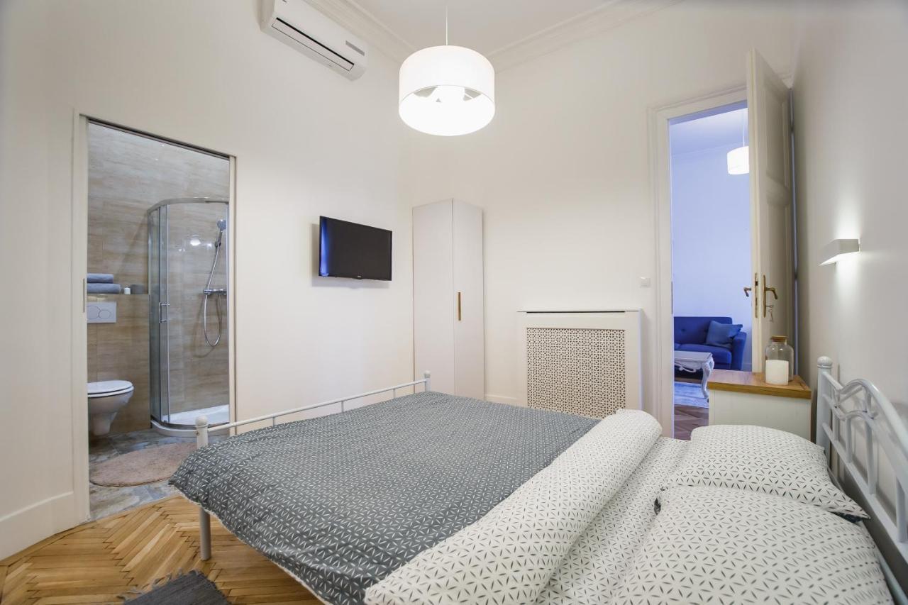Cozy Apartment Near Queen Marie Theater. Nagyvárad Kültér fotó
